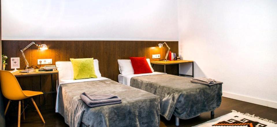 Traveller House Apartment Барселона Екстериор снимка
