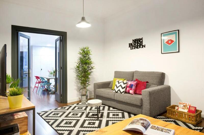 Traveller House Apartment Барселона Екстериор снимка