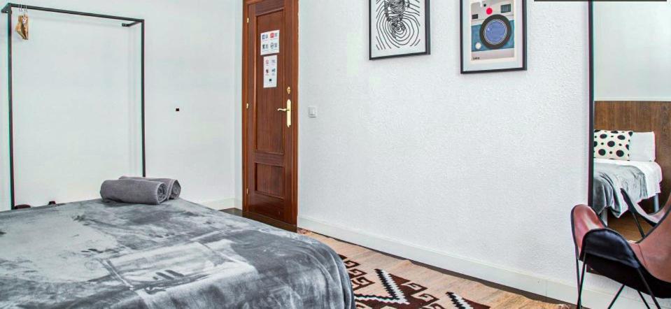 Traveller House Apartment Барселона Екстериор снимка