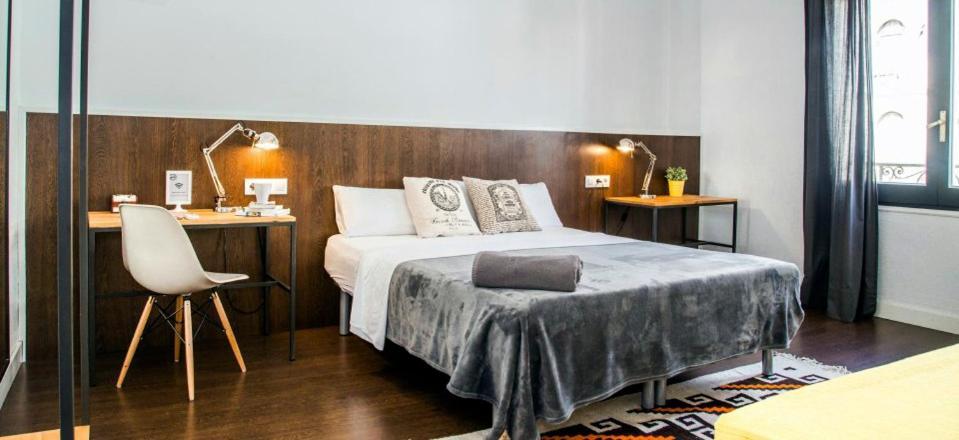 Traveller House Apartment Барселона Екстериор снимка