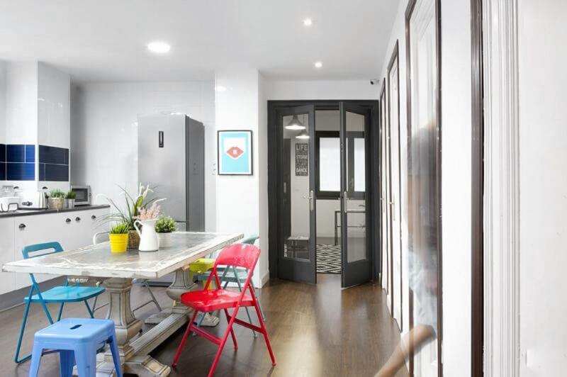 Traveller House Apartment Барселона Екстериор снимка